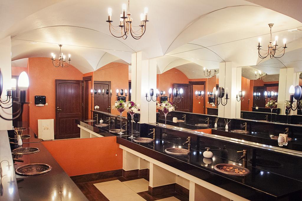 Rzezawa Hotel Kasztel מראה חיצוני תמונה