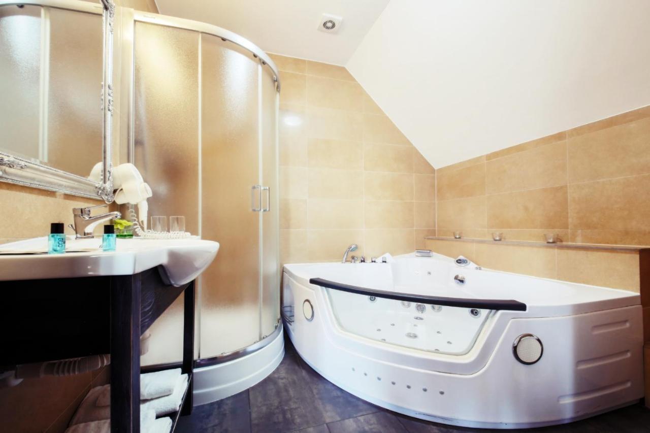 Rzezawa Hotel Kasztel מראה חיצוני תמונה