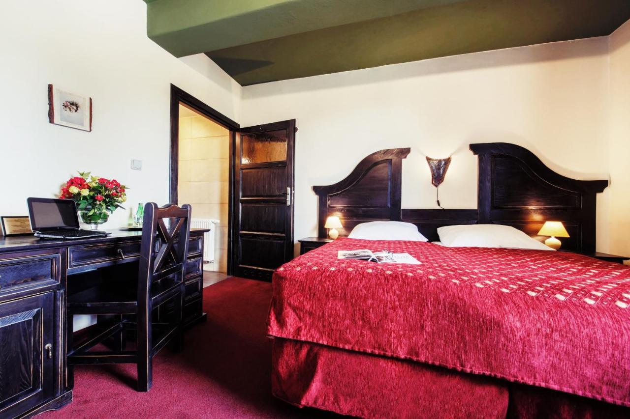 Rzezawa Hotel Kasztel מראה חיצוני תמונה