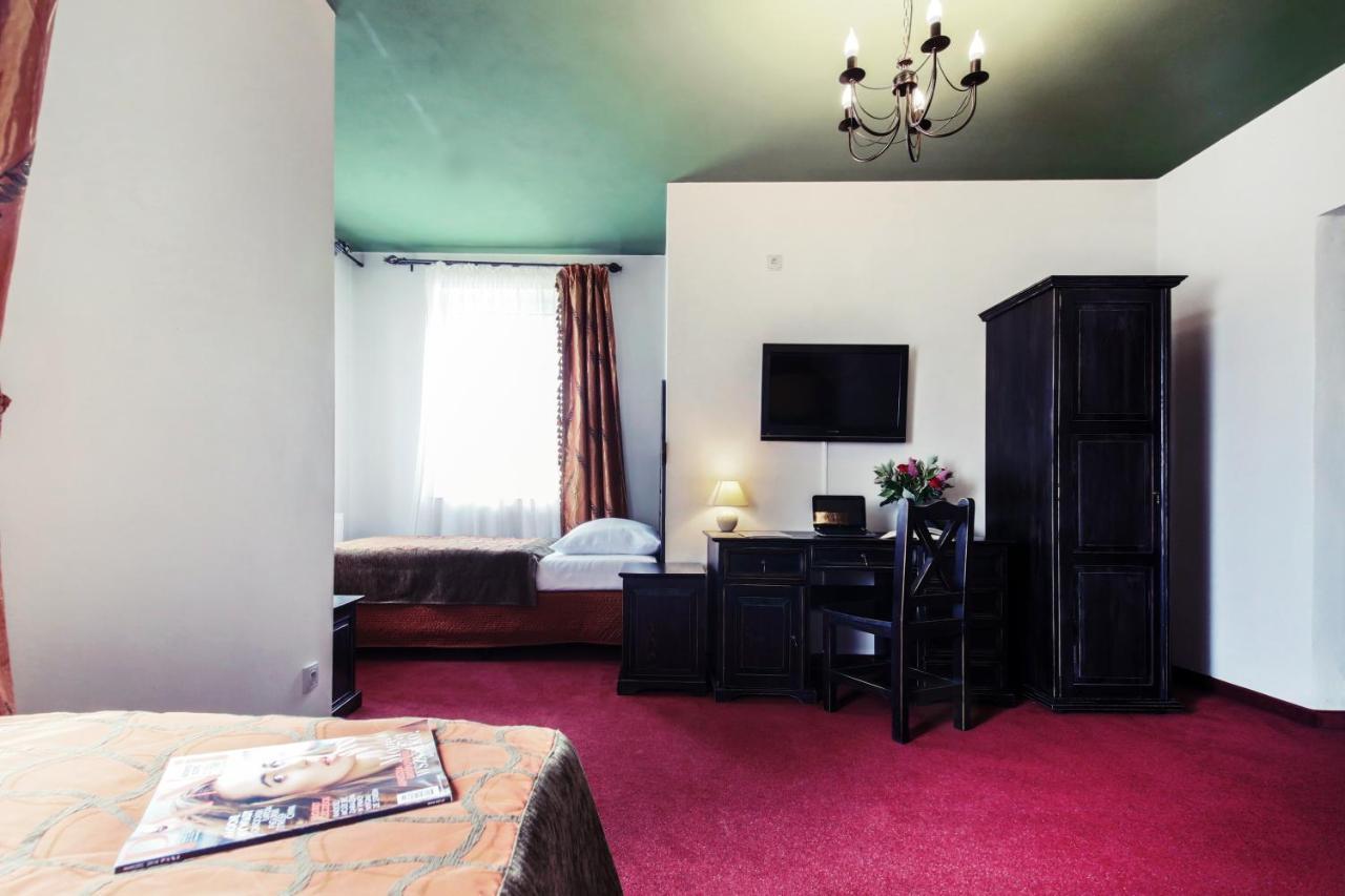 Rzezawa Hotel Kasztel מראה חיצוני תמונה