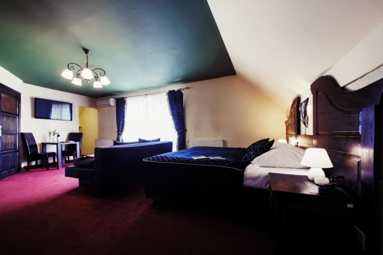 Rzezawa Hotel Kasztel מראה חיצוני תמונה