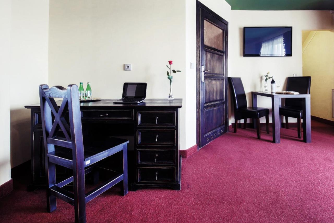 Rzezawa Hotel Kasztel מראה חיצוני תמונה