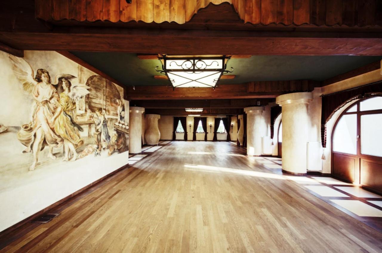 Rzezawa Hotel Kasztel מראה חיצוני תמונה