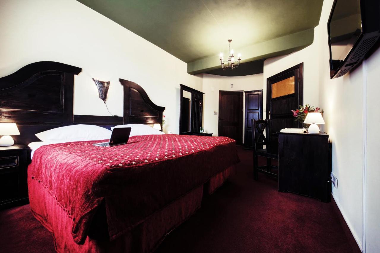 Rzezawa Hotel Kasztel מראה חיצוני תמונה