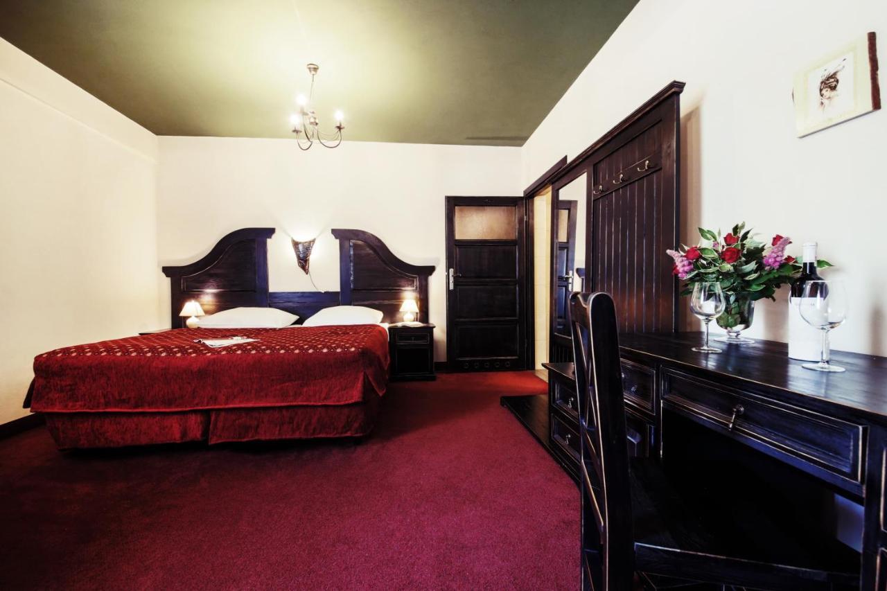 Rzezawa Hotel Kasztel מראה חיצוני תמונה