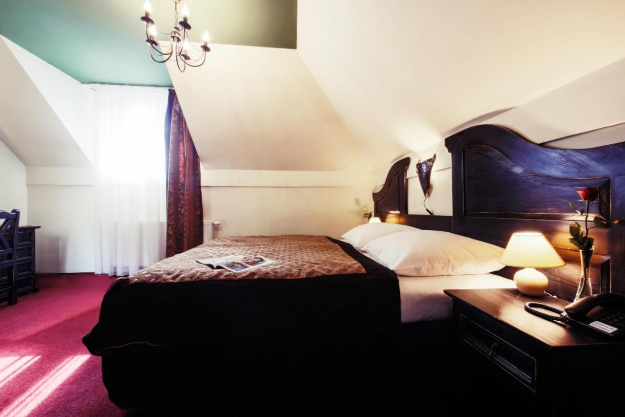 Rzezawa Hotel Kasztel מראה חיצוני תמונה