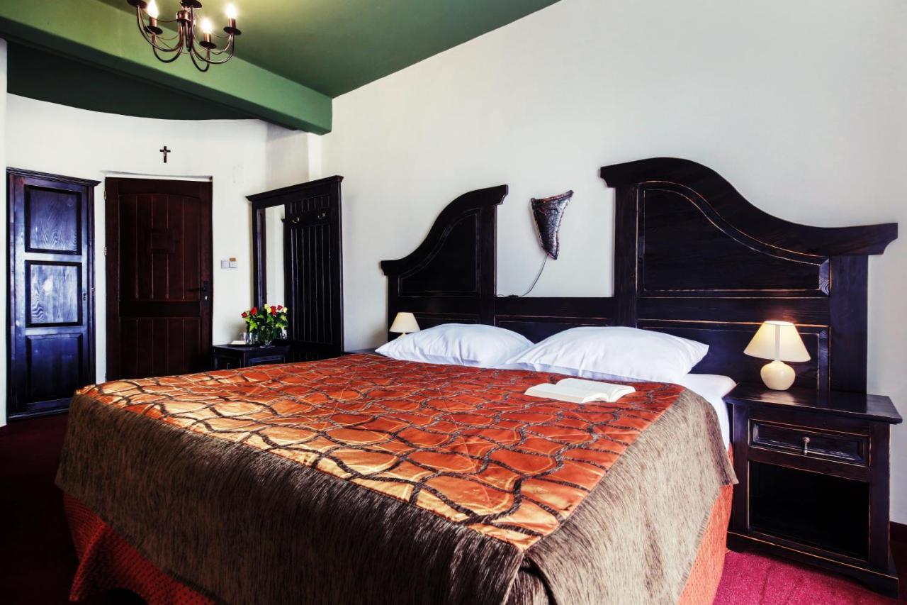 Rzezawa Hotel Kasztel מראה חיצוני תמונה