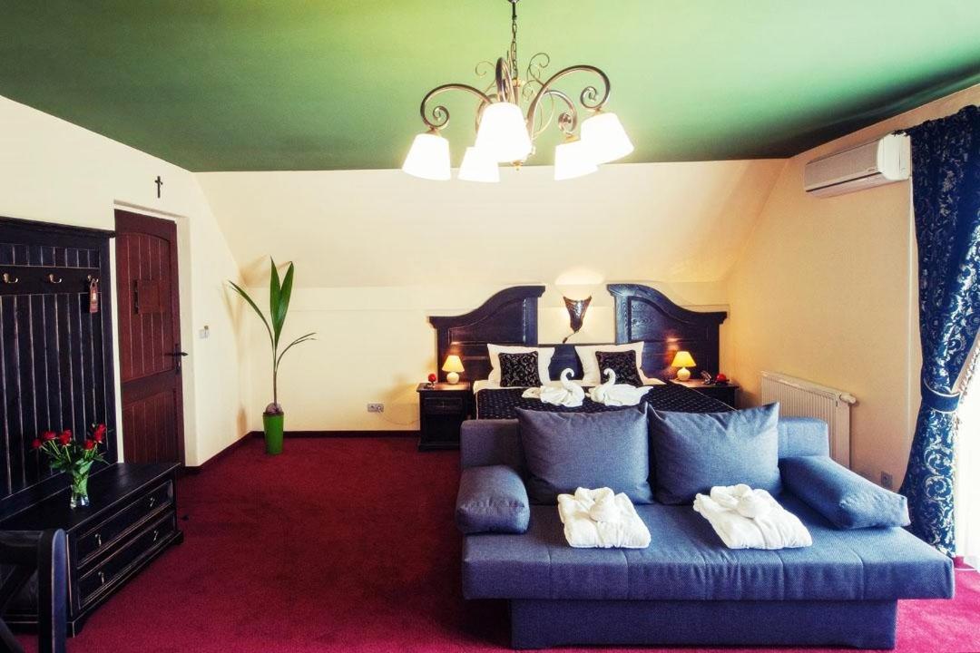 Rzezawa Hotel Kasztel מראה חיצוני תמונה