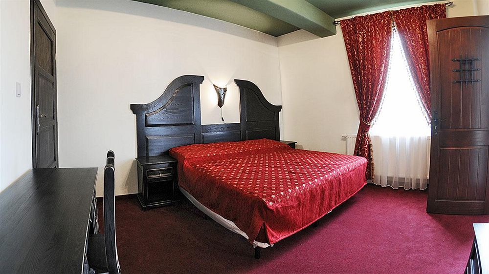 Rzezawa Hotel Kasztel מראה חיצוני תמונה