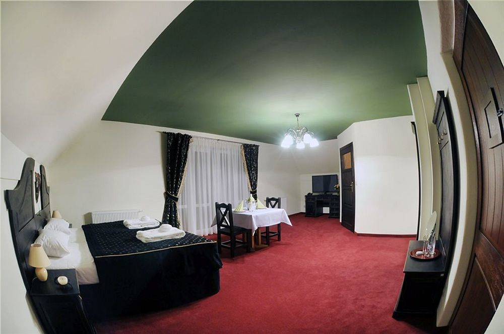 Rzezawa Hotel Kasztel מראה חיצוני תמונה