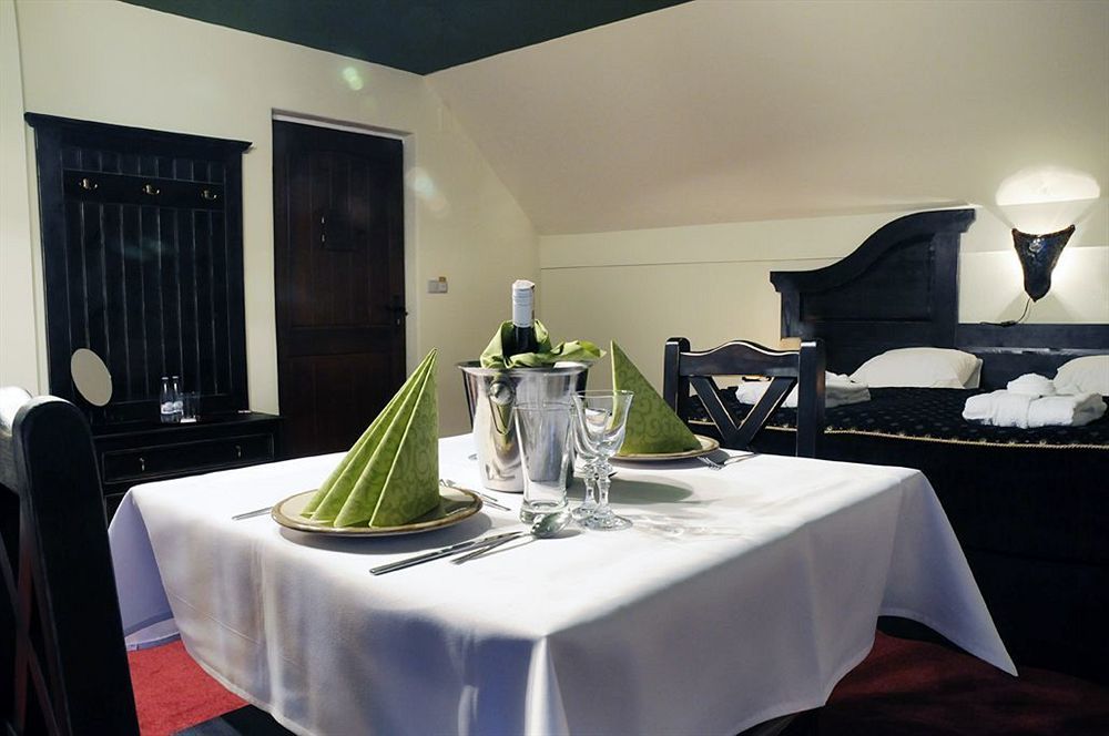 Rzezawa Hotel Kasztel מראה חיצוני תמונה