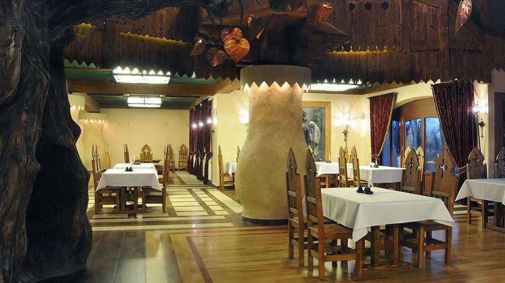 Rzezawa Hotel Kasztel מראה חיצוני תמונה