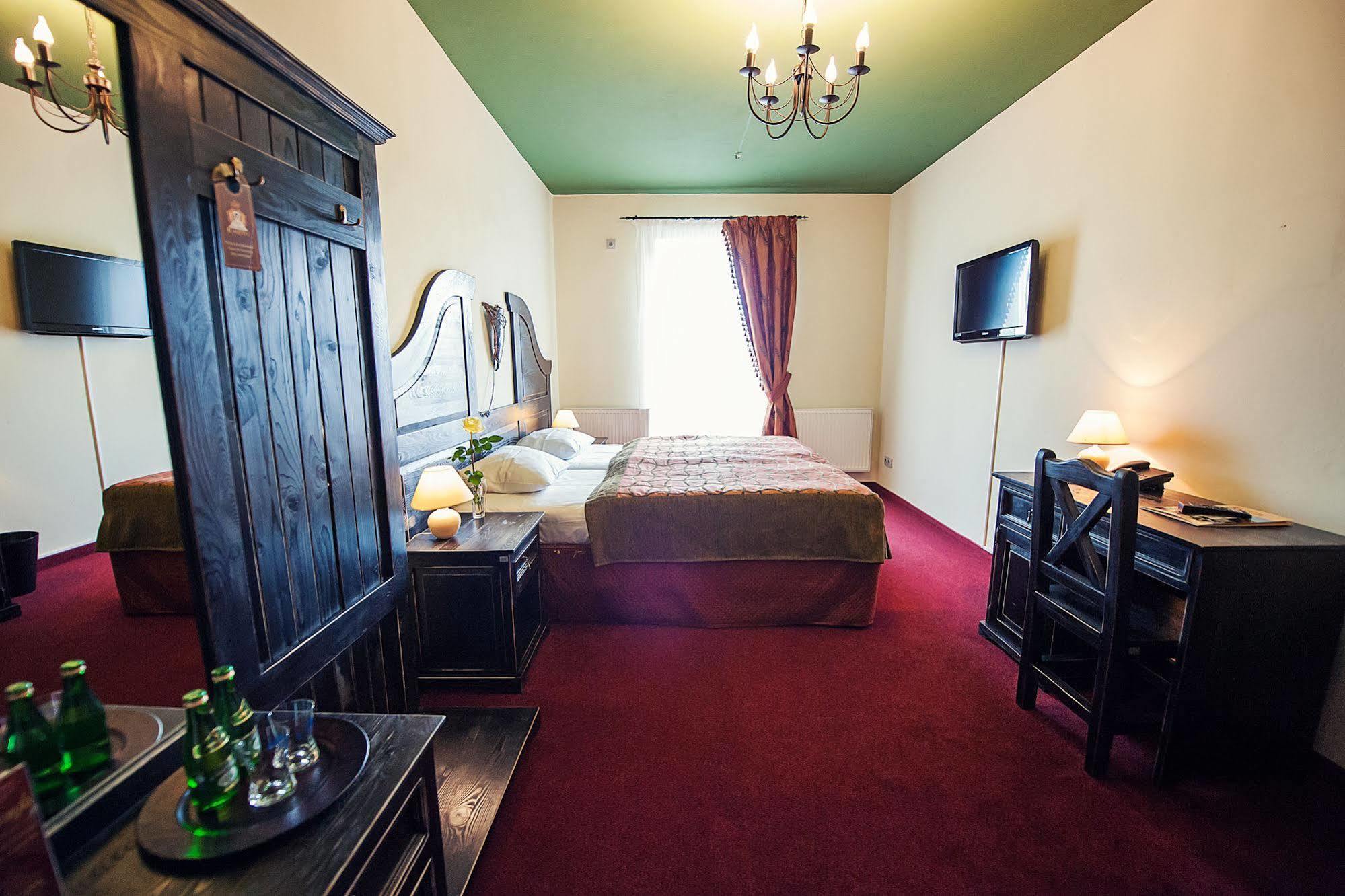 Rzezawa Hotel Kasztel מראה חיצוני תמונה