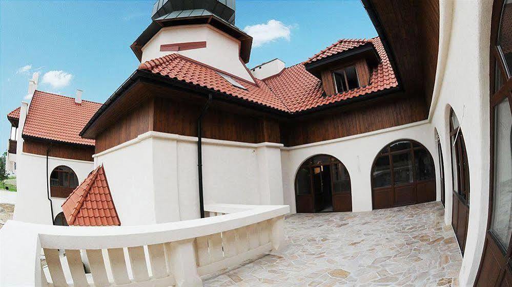 Rzezawa Hotel Kasztel מראה חיצוני תמונה
