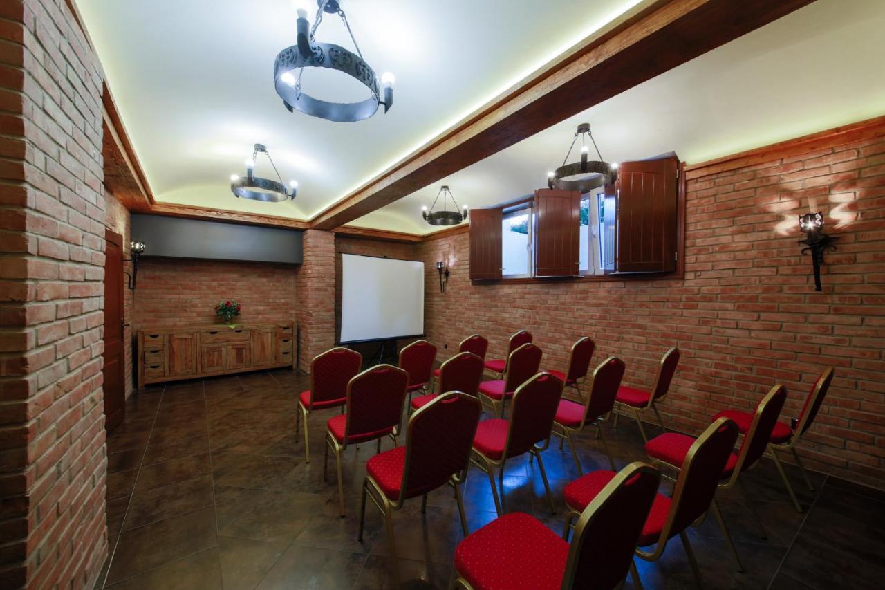 Rzezawa Hotel Kasztel מראה חיצוני תמונה